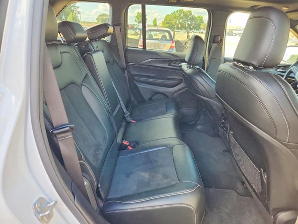 2025 JEEP GRAND CHEROKEE Laredo, Altitude