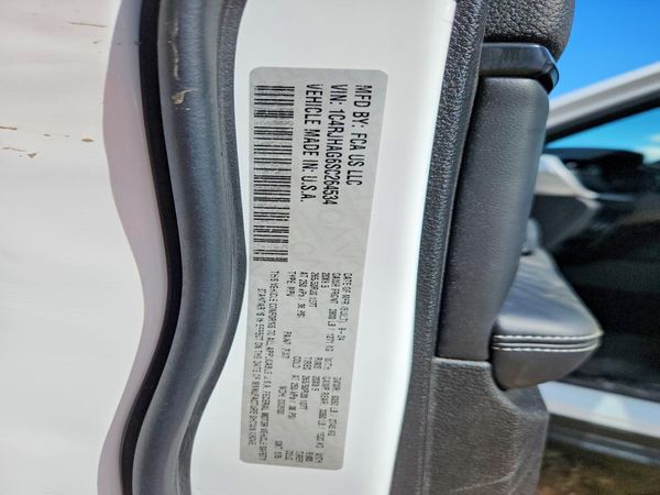 2025 JEEP GRAND CHEROKEE Laredo, Altitude