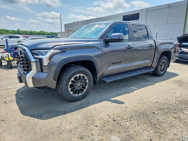2025 TOYOTA TUNDRA SR5