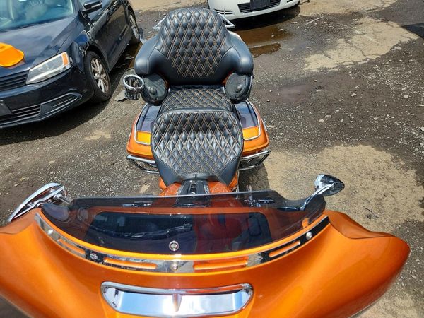 2016 HARLEY-DAVIDSON FL