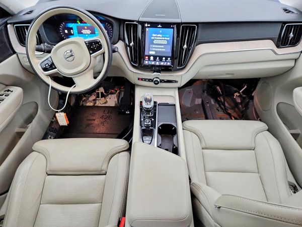2022 VOLVO XC60 Inscription