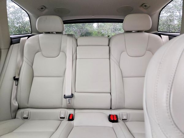 2022 VOLVO XC60 Inscription