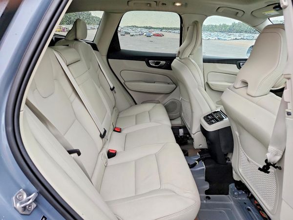 2022 VOLVO XC60 Inscription