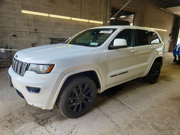 2018 JEEP CHEROKEE Laredo — Front 3/4