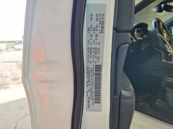 2018 JEEP CHEROKEE Laredo — VINS