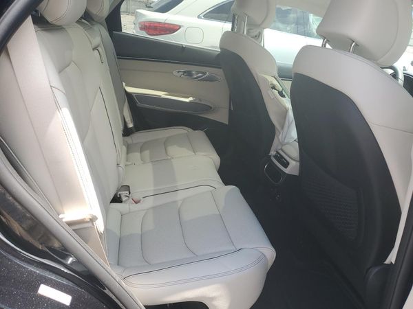 2023 GENESIS GV70