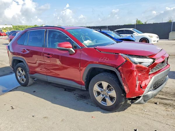 2022 TOYOTA RAV4 XLE