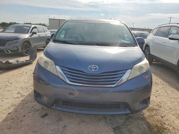 2015 TOYOTA SIENNA