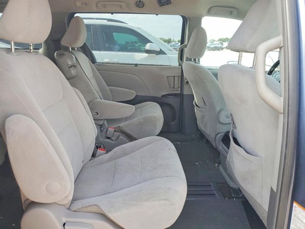 2015 TOYOTA SIENNA