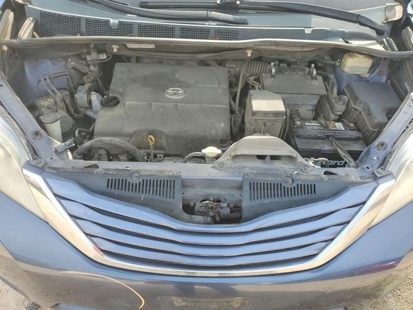 2015 TOYOTA SIENNA