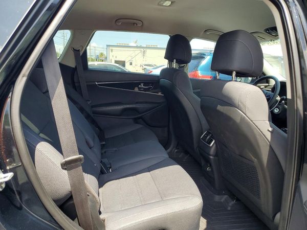 2017 KIA SORENTO L, LX