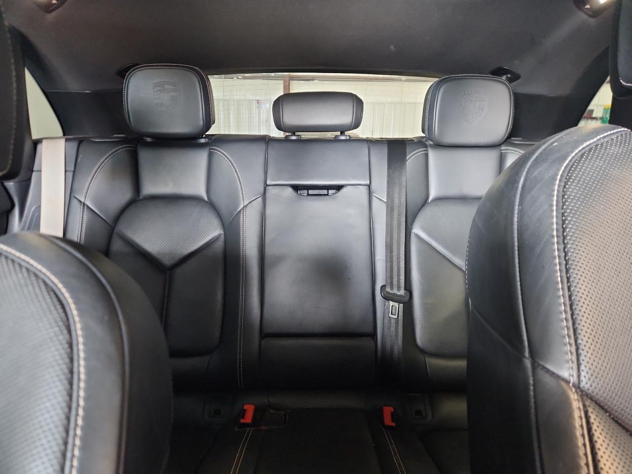 2022 PORSCHE MACAN