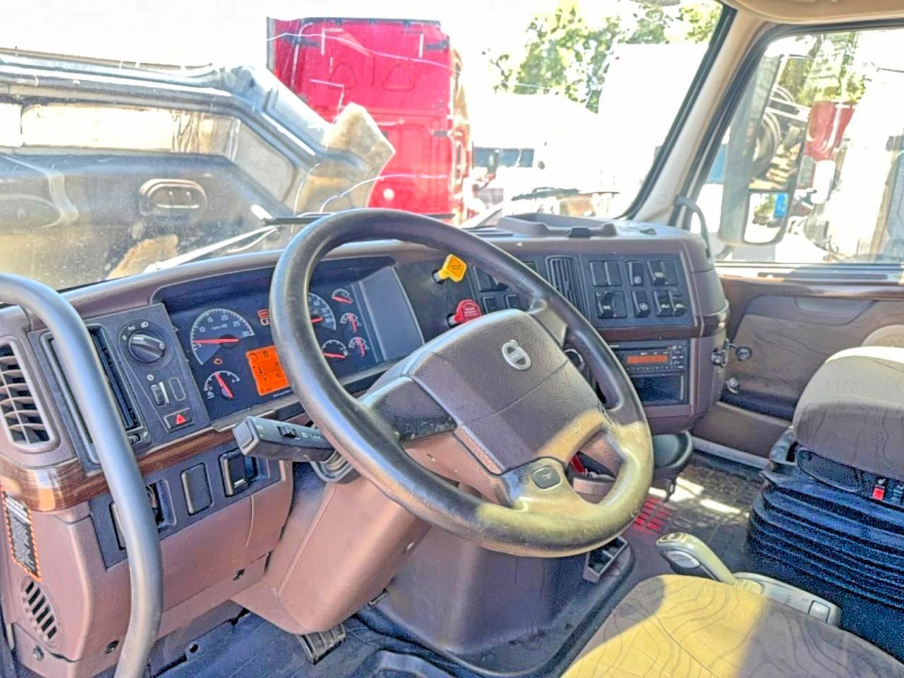 2014 VOLVO VN