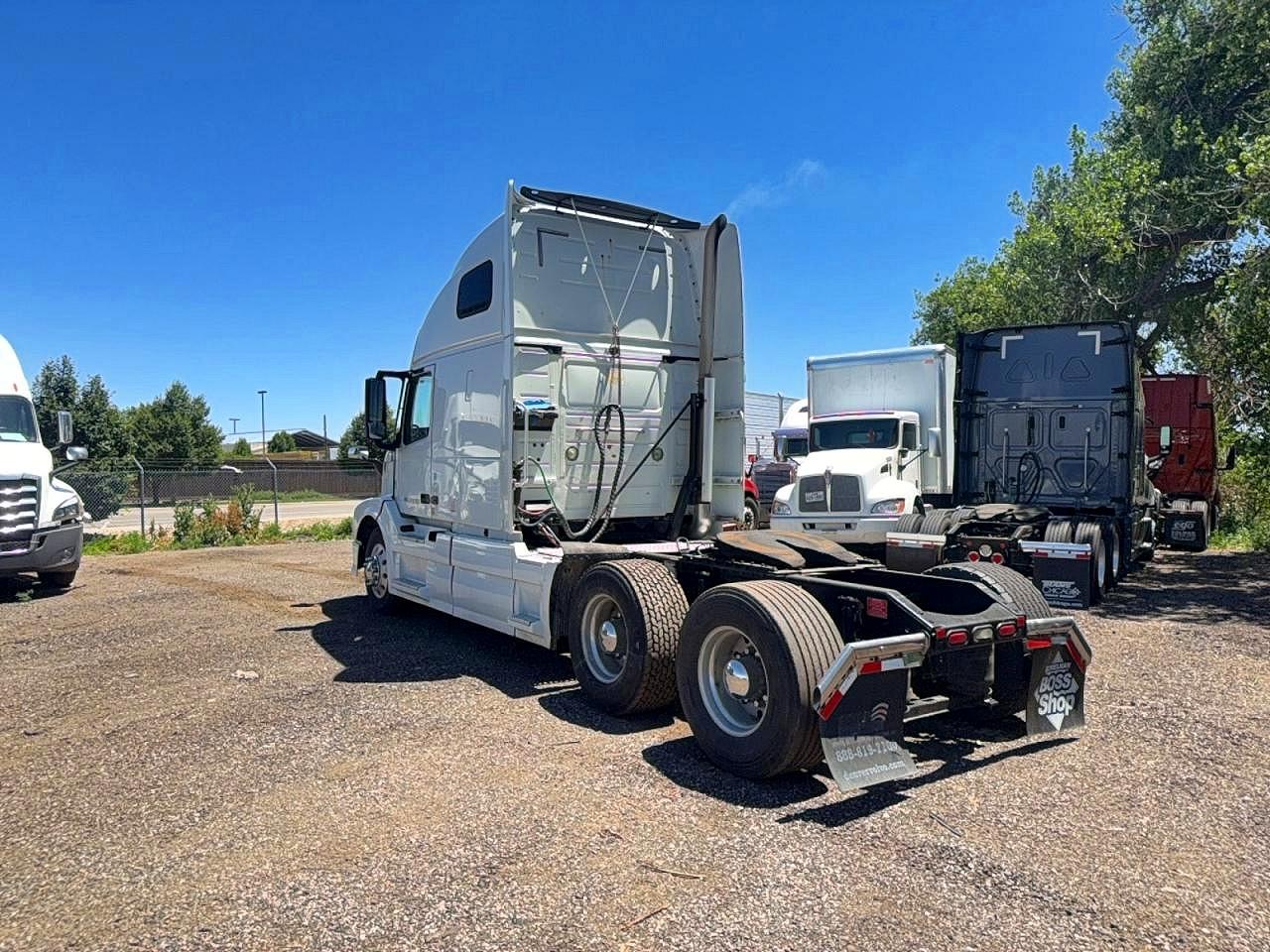 2014 VOLVO VN