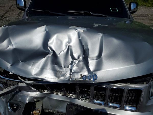 2014 JEEP CHEROKEE Limited — Engine bay