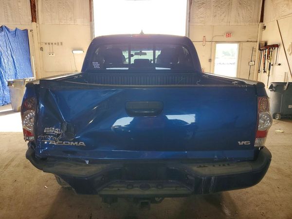 2015 TOYOTA TACOMA Delux Grade