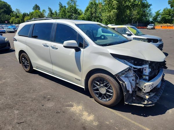 2021 TOYOTA SIENNA XLE Plus Package