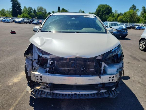 2021 TOYOTA SIENNA XLE Plus Package