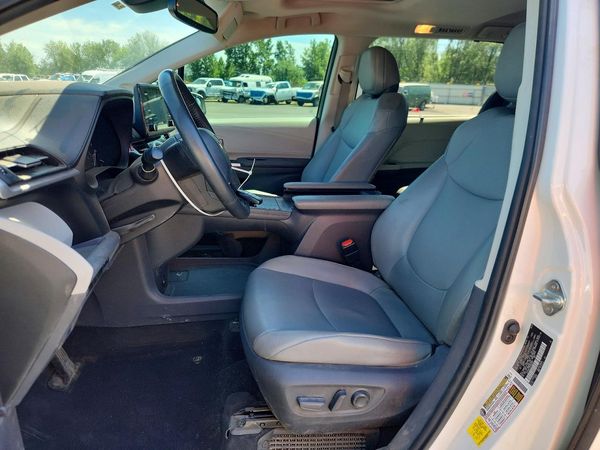 2021 TOYOTA SIENNA XLE Plus Package