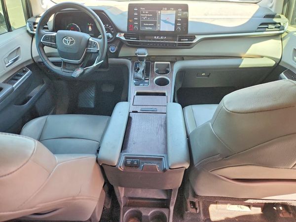 2021 TOYOTA SIENNA XLE Plus Package