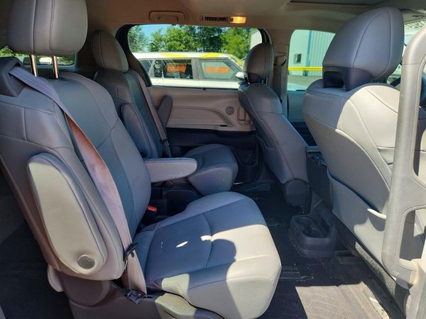 2021 TOYOTA SIENNA XLE Plus Package