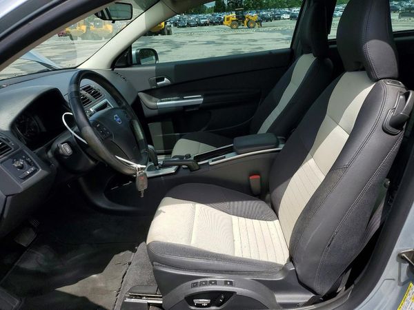 2013 VOLVO C30