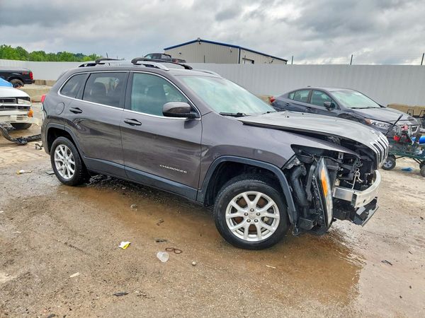 2018 JEEP CHEROKEE Latitude Plus — Passenger 3/4