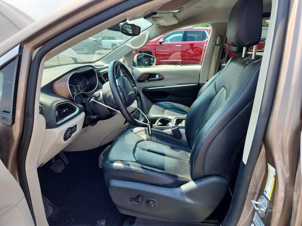 2017 CHRYSLER PACIFICA Touring L
