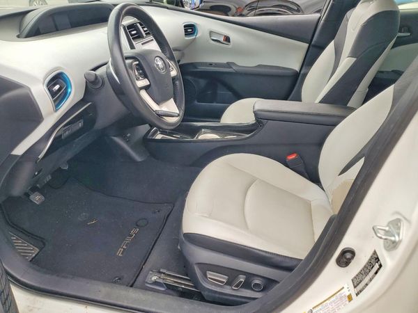 2016 TOYOTA PRIUS