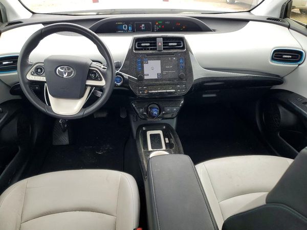 2016 TOYOTA PRIUS
