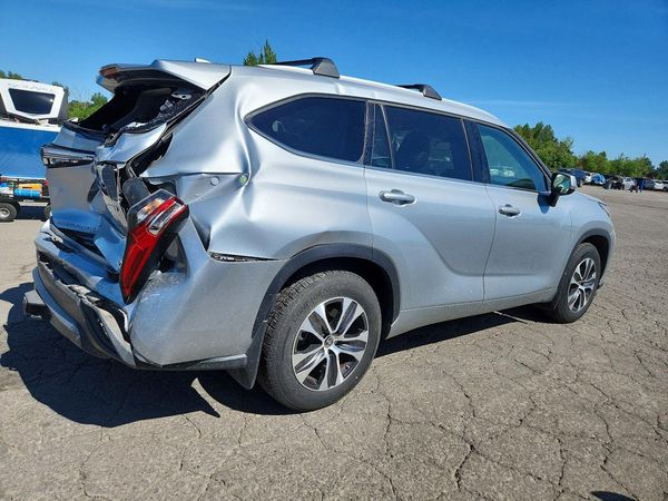 2022 TOYOTA HIGHLANDER HYBRID XLE