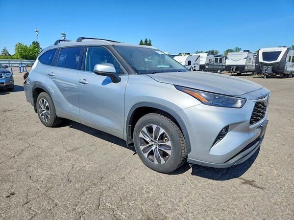 2022 TOYOTA HIGHLANDER HYBRID XLE