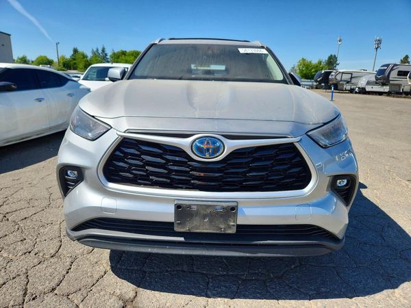 2022 TOYOTA HIGHLANDER HYBRID XLE