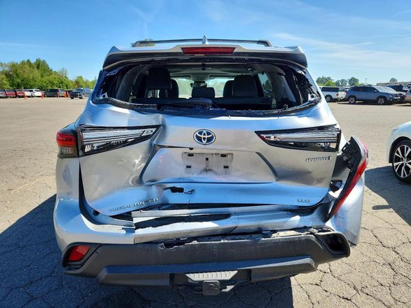 2022 TOYOTA HIGHLANDER HYBRID XLE