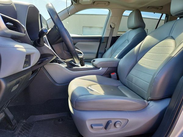 2022 TOYOTA HIGHLANDER HYBRID XLE