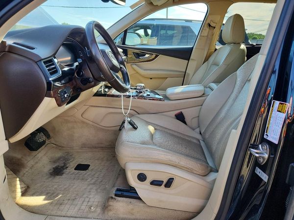 2017 AUDI Q7 quattro Premium Plus