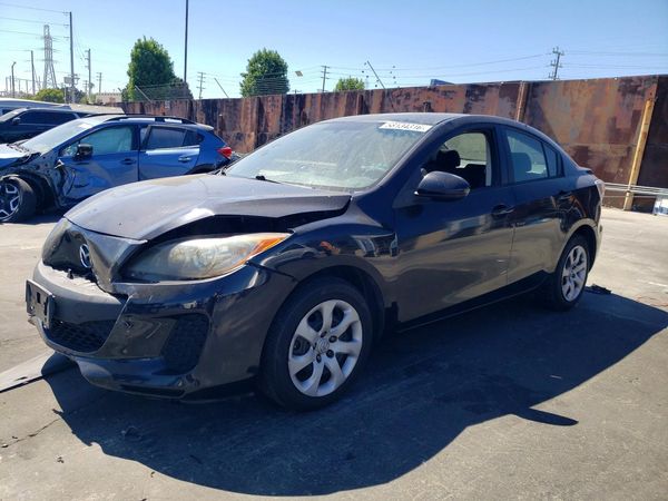 2013 MAZDA 3 SV/Base