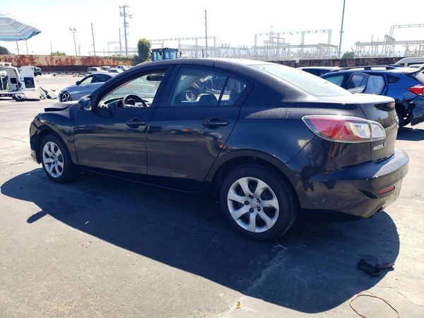 2013 MAZDA 3 SV/Base