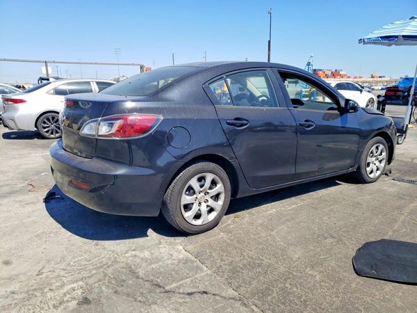 2013 MAZDA 3 SV/Base