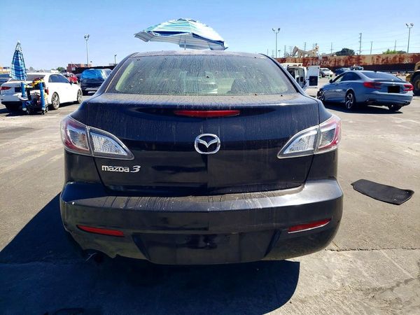 2013 MAZDA 3 SV/Base