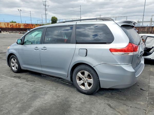 2014 TOYOTA SIENNA