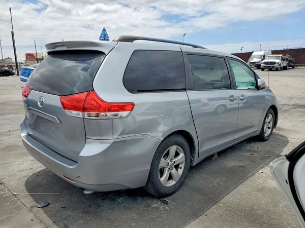 2014 TOYOTA SIENNA