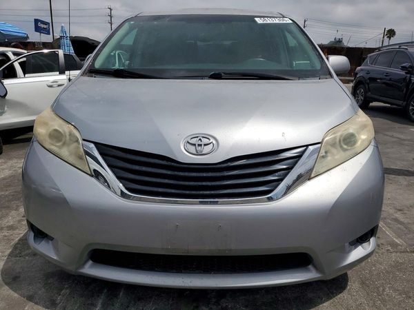 2014 TOYOTA SIENNA