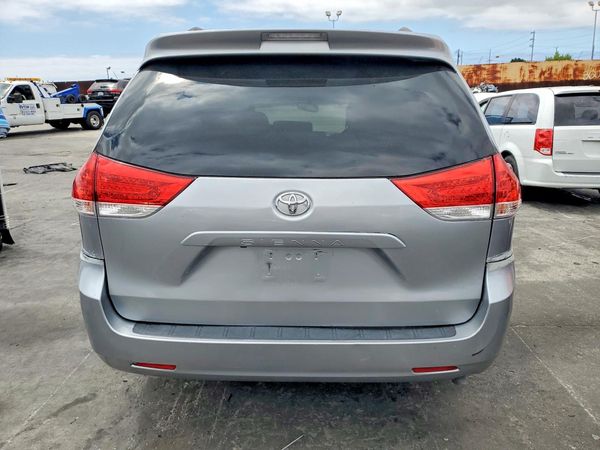 2014 TOYOTA SIENNA