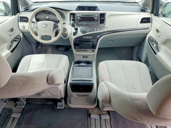 2014 TOYOTA SIENNA