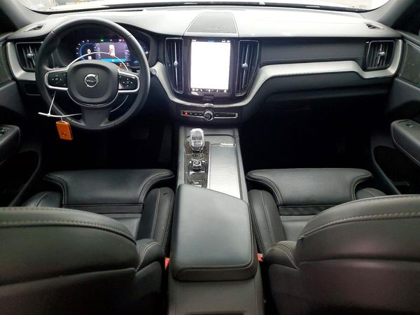 2024 VOLVO XC60 Ultimate Black Edition