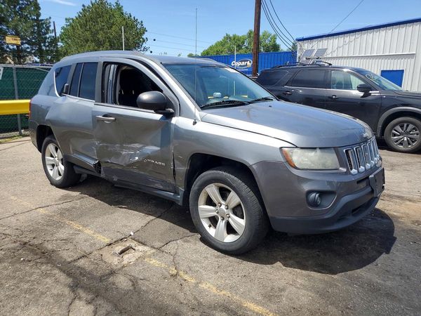 2014 JEEP COMPASS Sport — Passenger 3/4