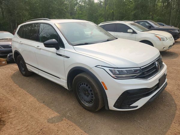2023 VOLKSWAGEN TIGUAN 4Motion SE R-Line Black
