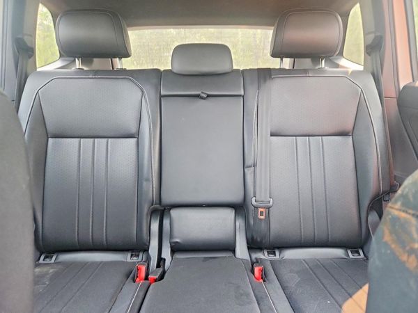 2023 VOLKSWAGEN TIGUAN 4Motion SE R-Line Black