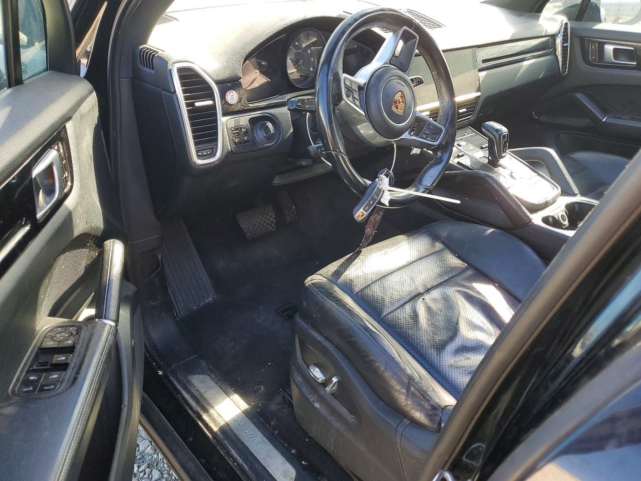 2019 PORSCHE CAYENNE